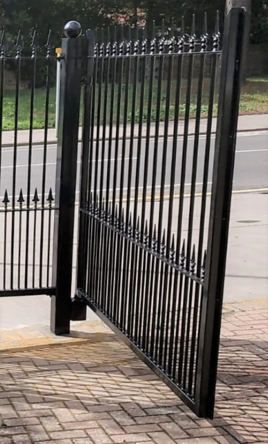 DRIVEWAY GATES Security gates R Us London